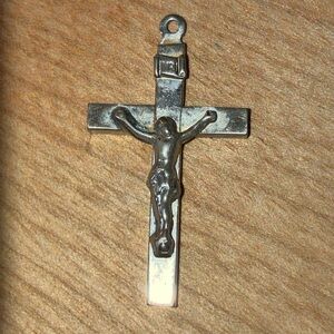 Gorgeous silver Cross pendant